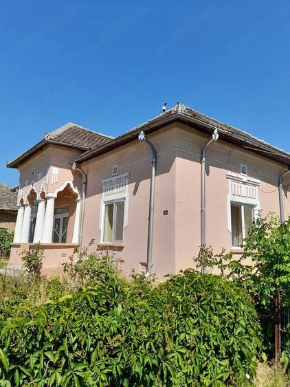 Casă cu 4 camere cu Teren 3000 Mp în Rast