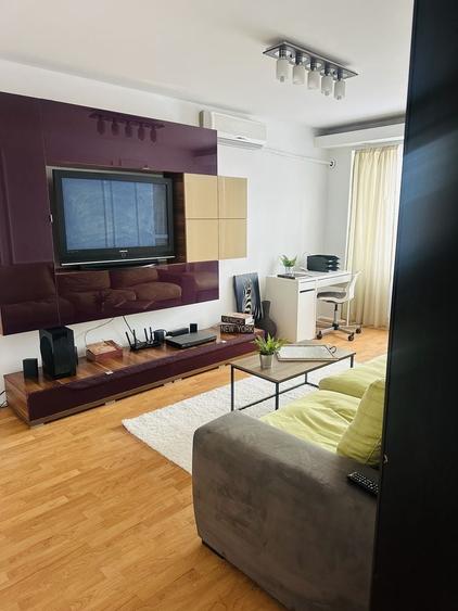 Apartament cu 3 camere decomandat în Apărătorii Patriei