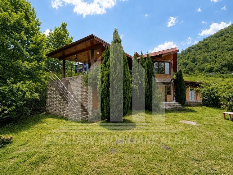 Casă individuală cu 6 camere cu Teren 400 Mp în Valea Mănăstirii