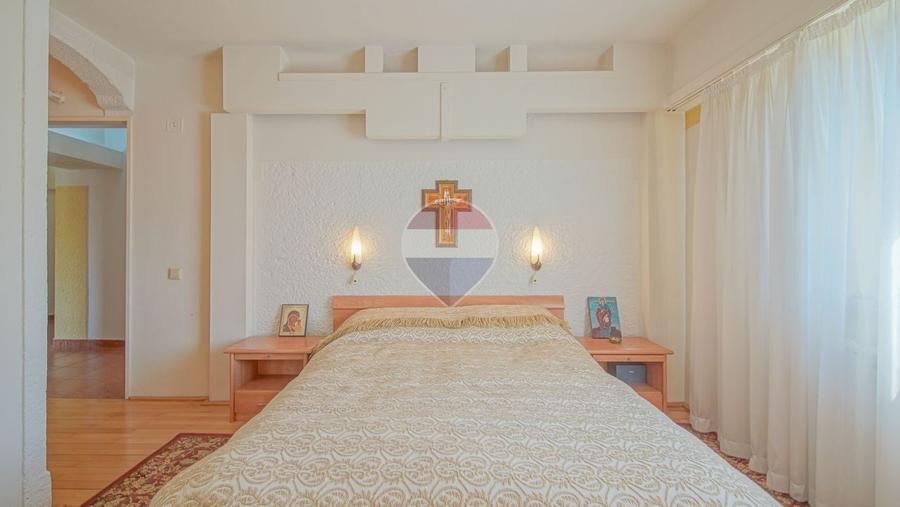 Apartament cu 4 camere decomandat, mobilat în Clăbucet