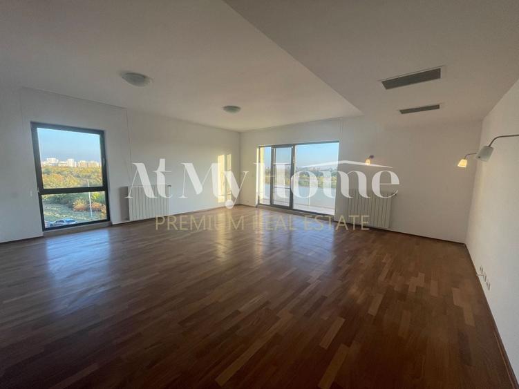 Apartament cu 4 camere decomandat, mobilat în Băneasa
