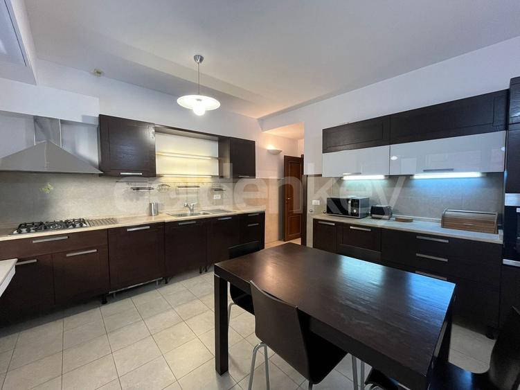 Apartament cu 4 camere decomandat, mobilat în Dorobanți