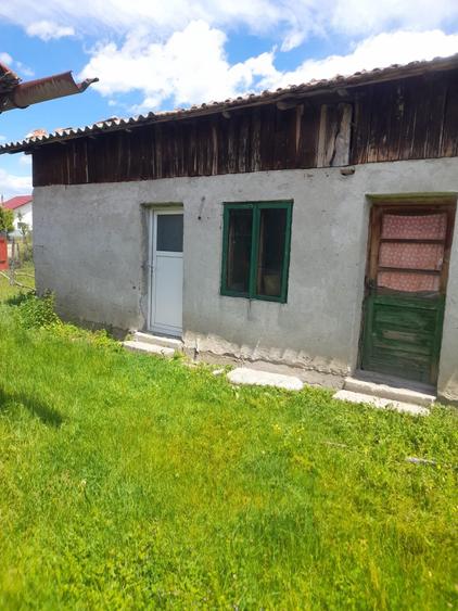 Casă cu 4 camere în Stâlpeni