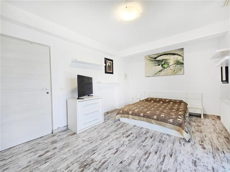 Duplex cu 4 camere cu Canalizare în Domnești