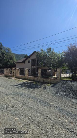 Casă cu 4 camere în Valea Borcutului