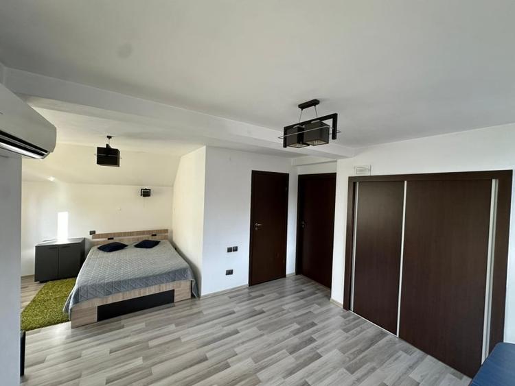 Casă individuală cu 5 camere cu Canalizare în Tăuți