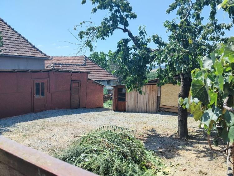 Casă cu 4 camere în Cuied