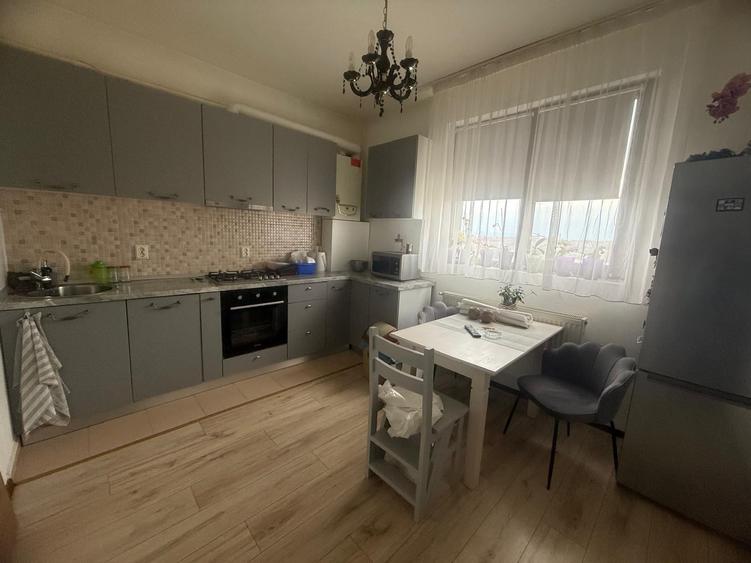 Apartament cu 3 camere decomandat în Ampoi 3