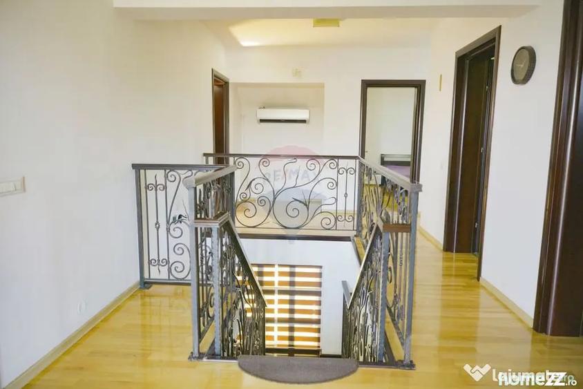 Casă cu 7 camere cu Teren 3093 Mp în Girov