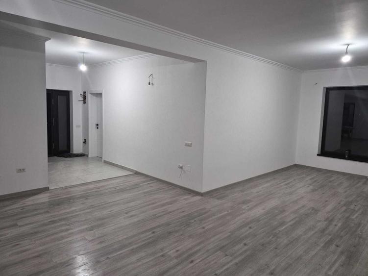 Casă cu 4 camere în Târgu Neamț
