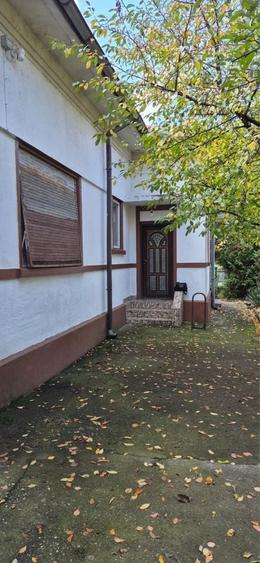 Casă cu 4 camere în Bucșani