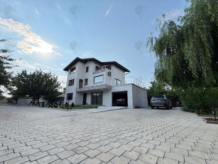 Casă individuală cu 5 camere cu Canalizare în Central