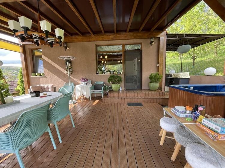Casă cu 4 camere cu Teren 6000 Mp în Bărăi