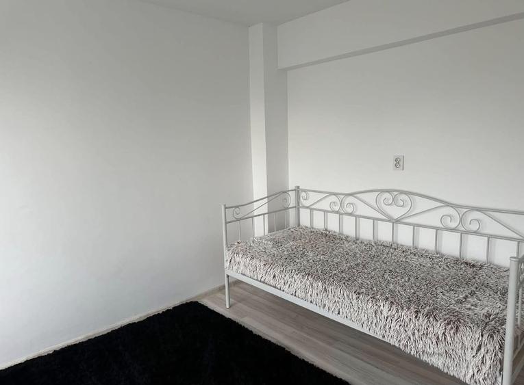 Apartament cu 3 camere decomandat în Vișan