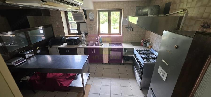 Spațiu comercial, de 1,200 mp, în Cornu