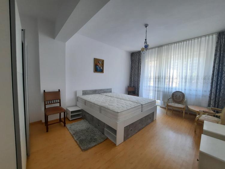 Apartament cu 4 camere decomandat în Hipodrom 4