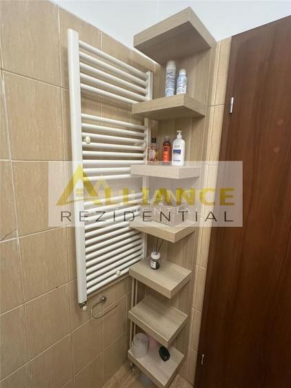Garsonieră decomandată în Titan