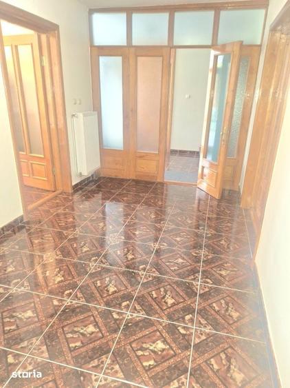 Casă cu 4 camere cu Teren 100 Mp în Centura