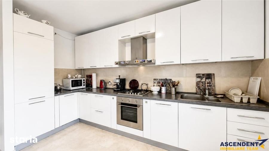 Apartament cu 3 camere decomandat în Astra