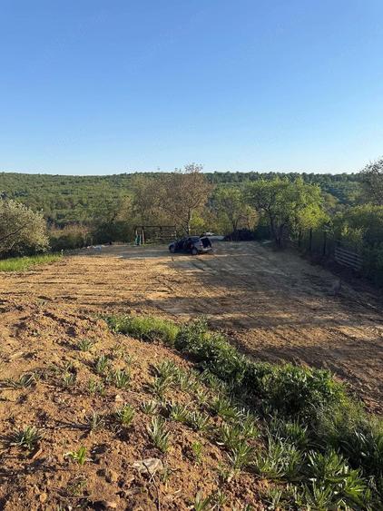 Teren de 2400 mp, în Budiului