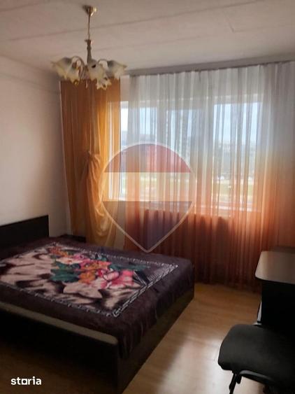 Apartament cu 3 camere semidecomandat în Alexandru cel Bun