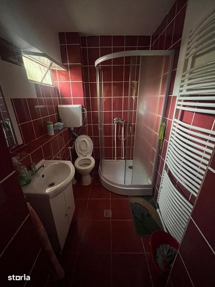 Casă cu 5 camere cu Teren 1800 Mp în Călugări