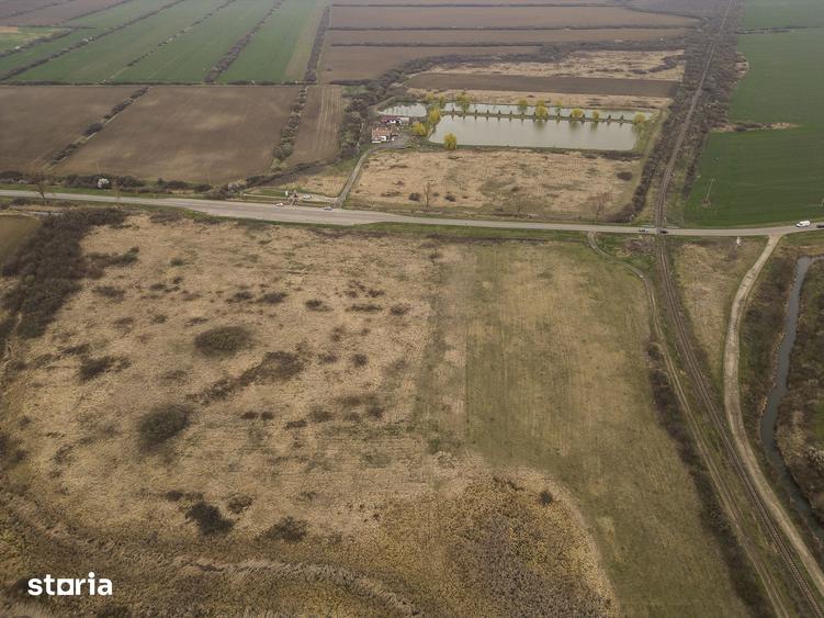 Teren de 8600 mp, în Ineu