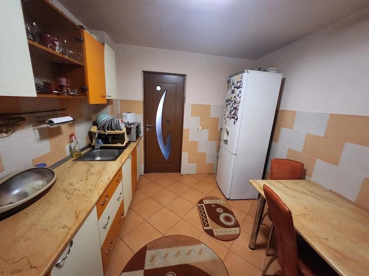 Apartament cu 3 camere decomandat în Vest