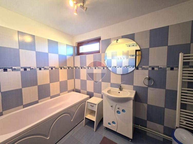 Casă individuală cu 5 camere cu Teren 950 Mp în Cândești