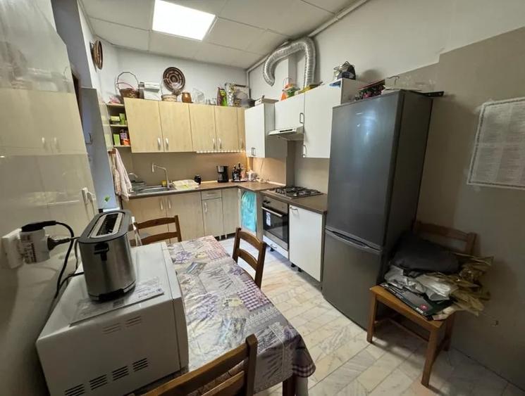 Apartament cu 4 camere decomandat în Cotroceni