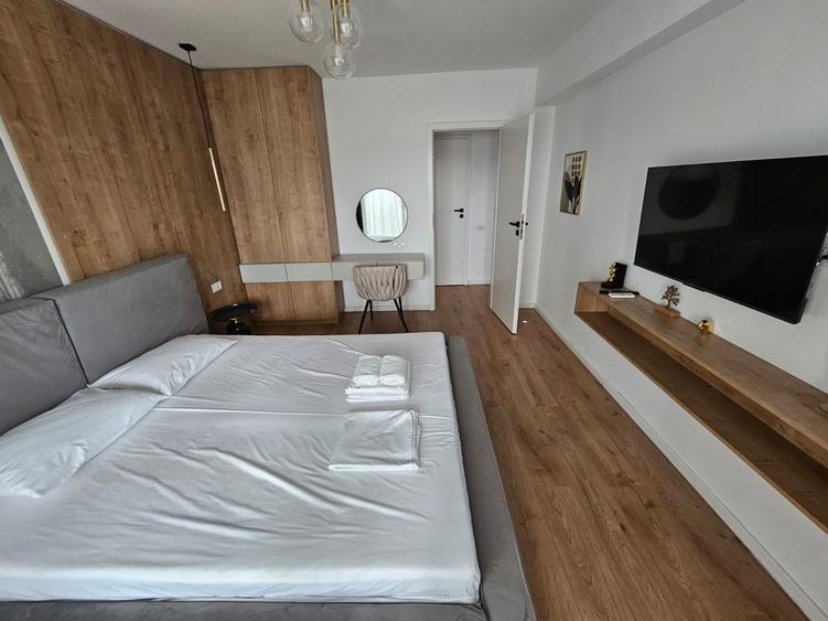 Apartament cu 3 camere semidecomandat în Națiunile Unite