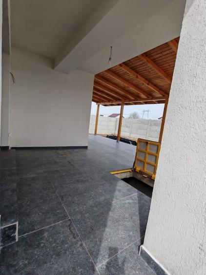 Casă individuală cu 5 camere cu Canalizare în Berceni