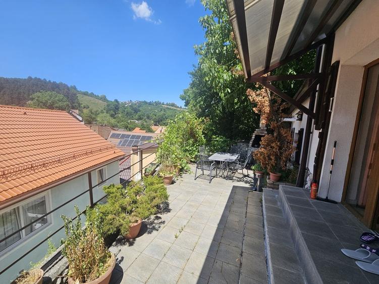 Casă individuală cu 5 camere cu Teren 159 Mp în Schei