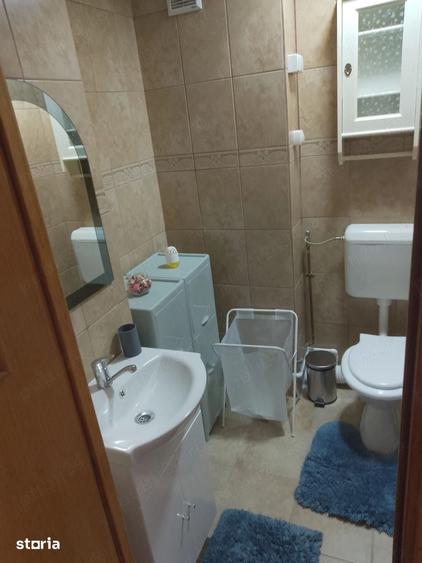 Apartament cu 4 camere în Văcăresti