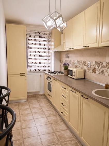 Apartament cu 3 camere decomandat, mobilat în Odăi