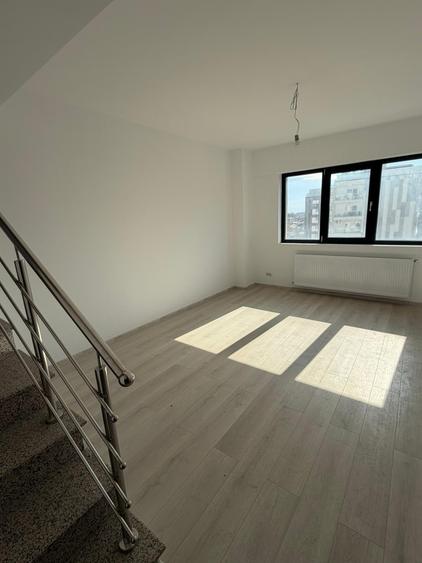 Penthouse cu 3 camere decomandat în Parcul Carol