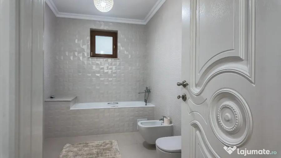 Casă cu 6 camere cu Teren 2100 Mp în Central