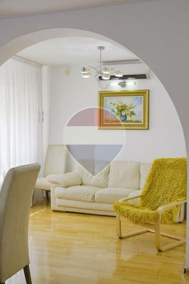 Casă individuală cu 7 camere cu Piscina în Girov