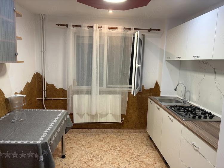 Apartament cu 3 camere decomandat în Rogerius