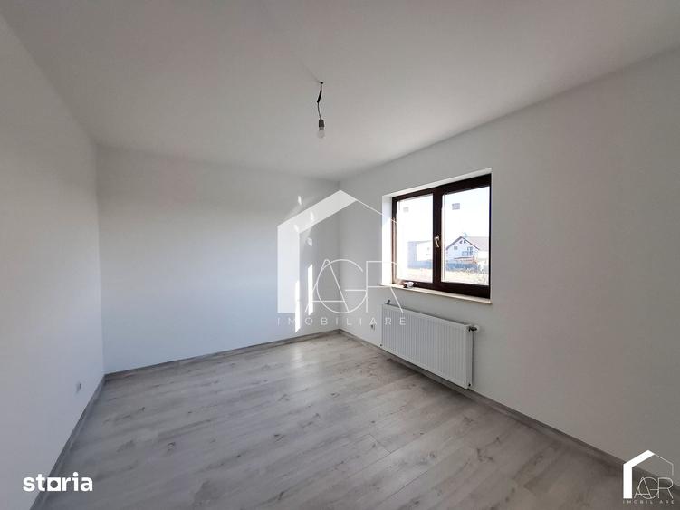 Casă cu 5 camere cu Teren 550 Mp în Păulești