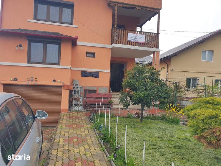 Casă cu 5 camere cu Teren 520 Mp în Vlădești