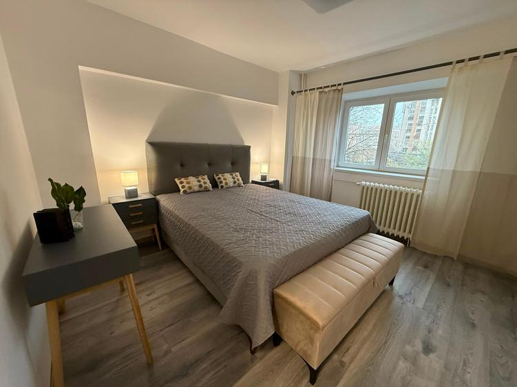 Apartament cu 3 camere semidecomandat în 13 Septembrie