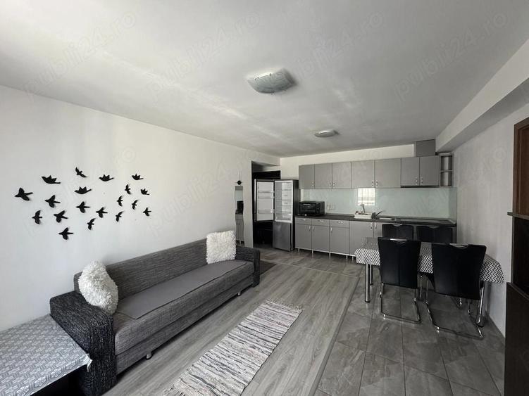 Apartament cu 3 camere semidecomandat în Aradului