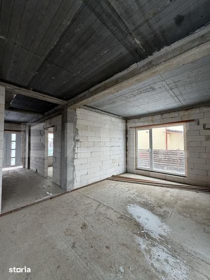 Casă cu 5 camere cu Teren 250 Mp în Malu Mare