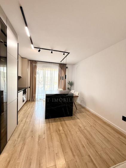 Apartament cu 3 camere semidecomandat, mobilat în Florești