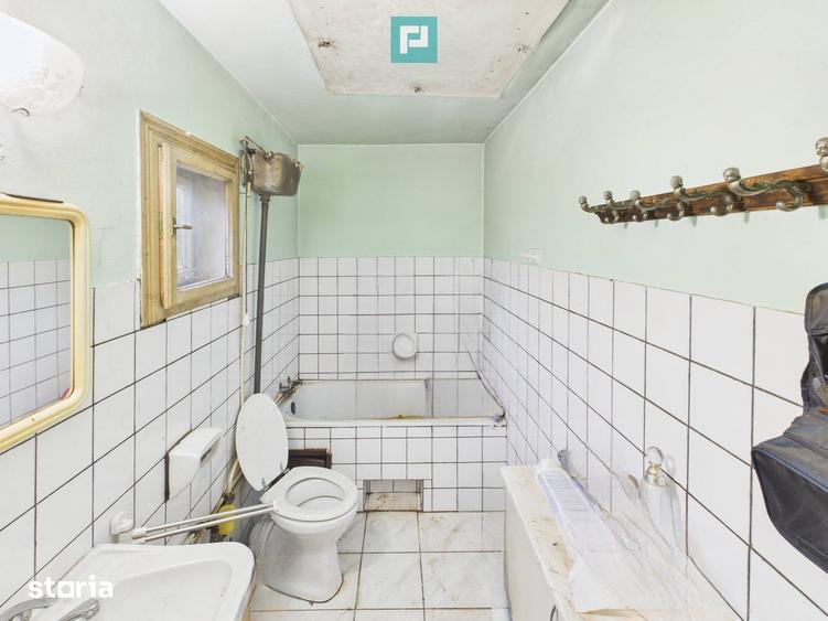 Casă cu 6 camere cu Teren 1234 Mp în Diosig