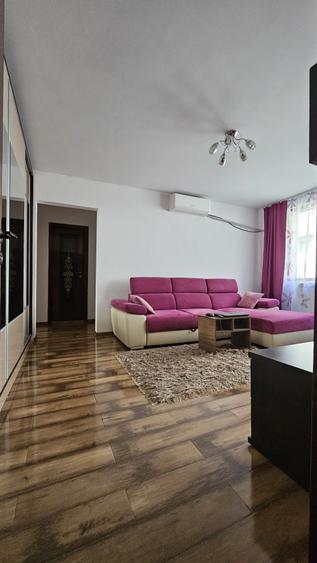 Apartament cu 3 camere semidecomandat în Central