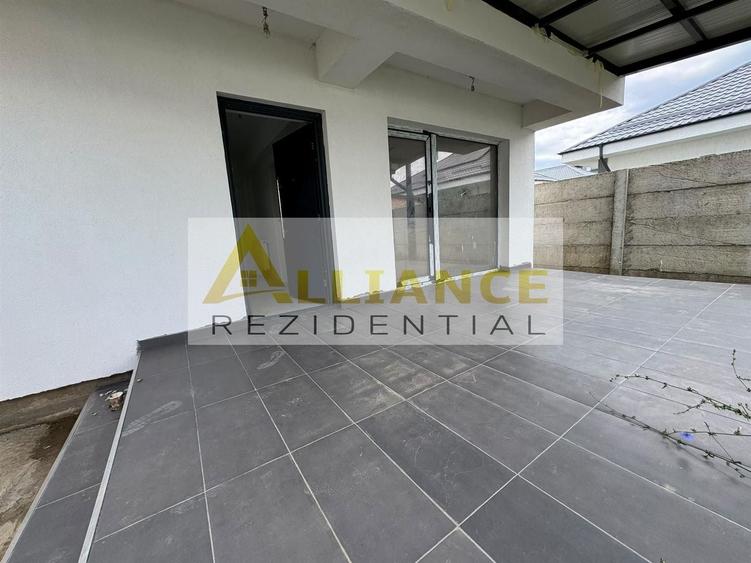 Duplex cu 4 camere decomandat cu Canalizare în Central