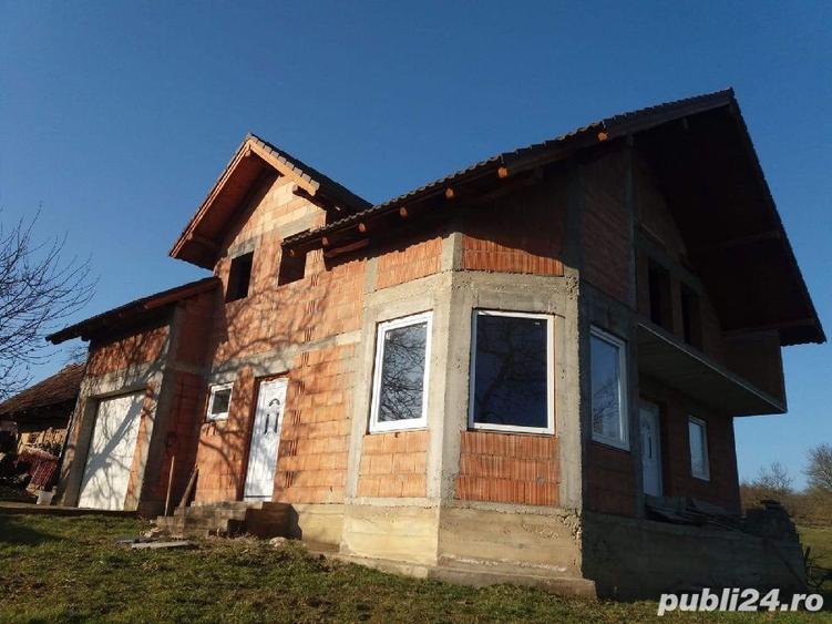 Casă cu 4 camere cu Teren 50000 Mp în Pinticu