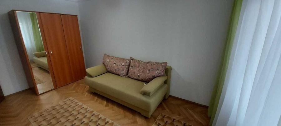 Apartament cu 3 camere decomandat, mobilat în Complex Studențesc